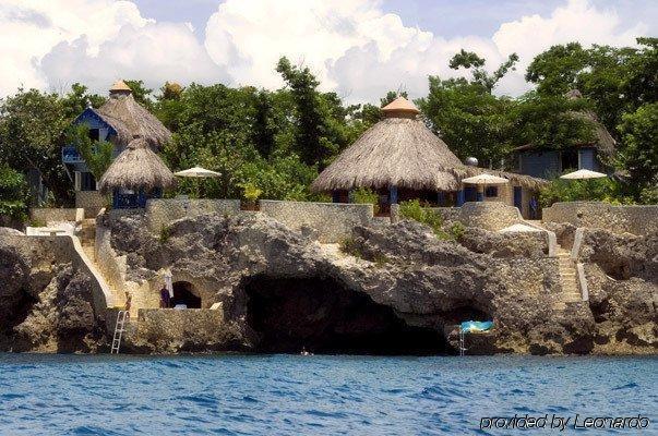 Отель The Caves Негрил Экстерьер фото