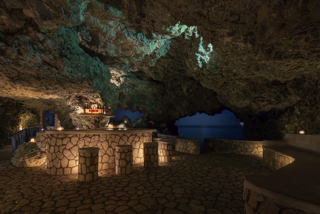 Отель The Caves Негрил Экстерьер фото